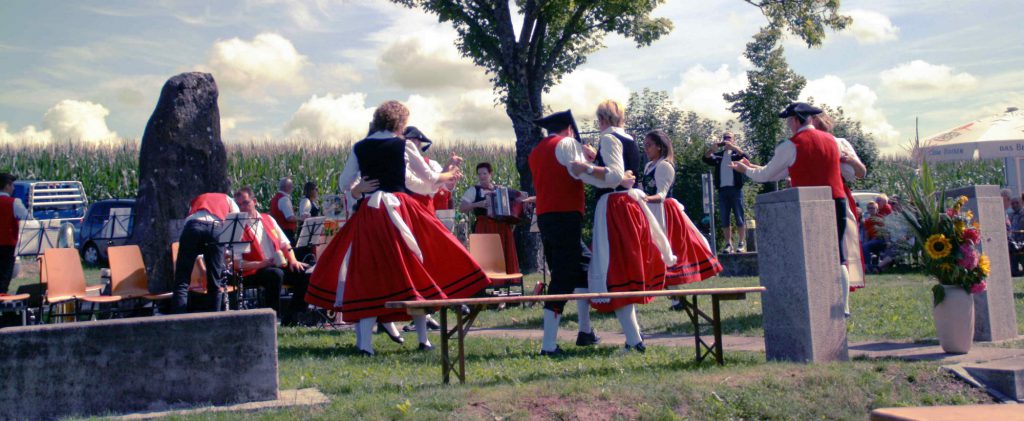 fruehschoppen-am-drei-franken-stein-tanz-wide Tanz beim Frühschoppen am Drei-Franken-Stein