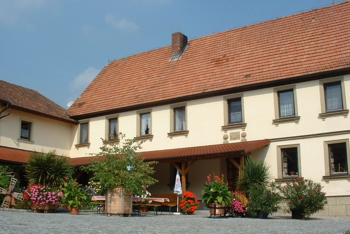 Grüner Baum Rosenbirkach