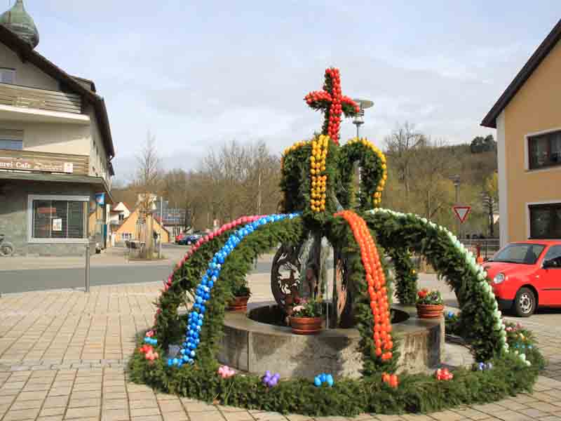 Osterbrunnen in Aschbach