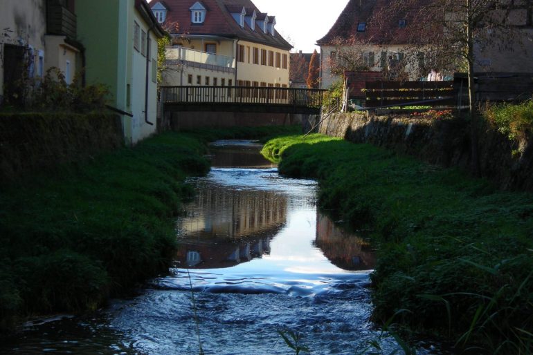 Die Haslach Plätschert Durch Burghaslach