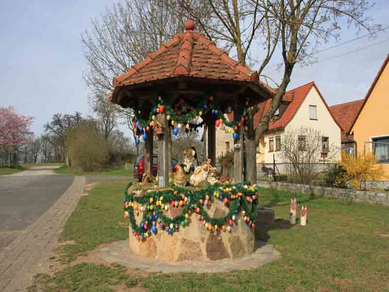 Osterbrunnen in Neugrub