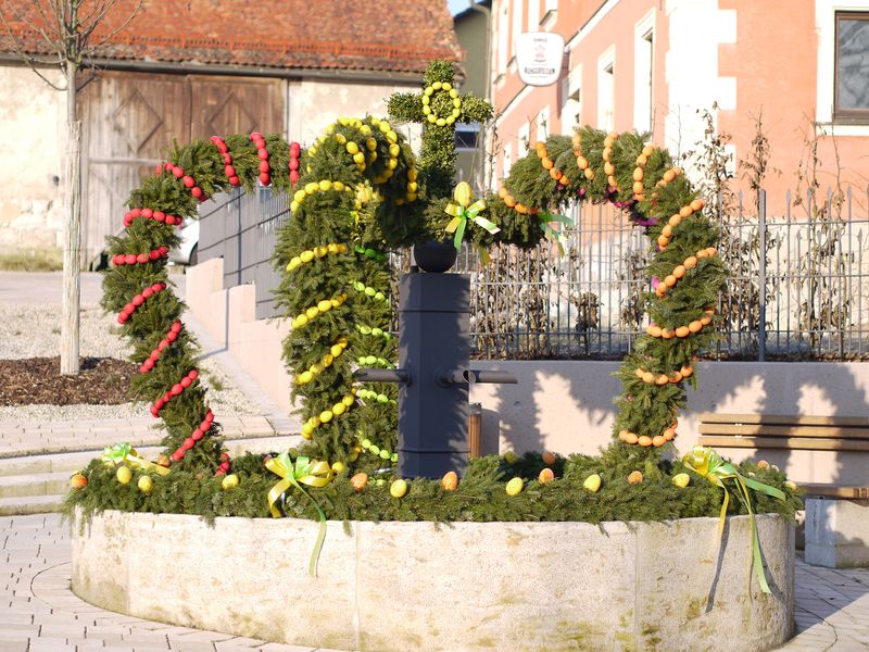 Osterbrunnen in Elsendorf