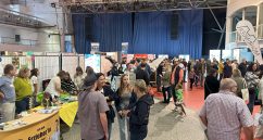 Besucher auf der Berufs- und Ausbildungsbörse 2024